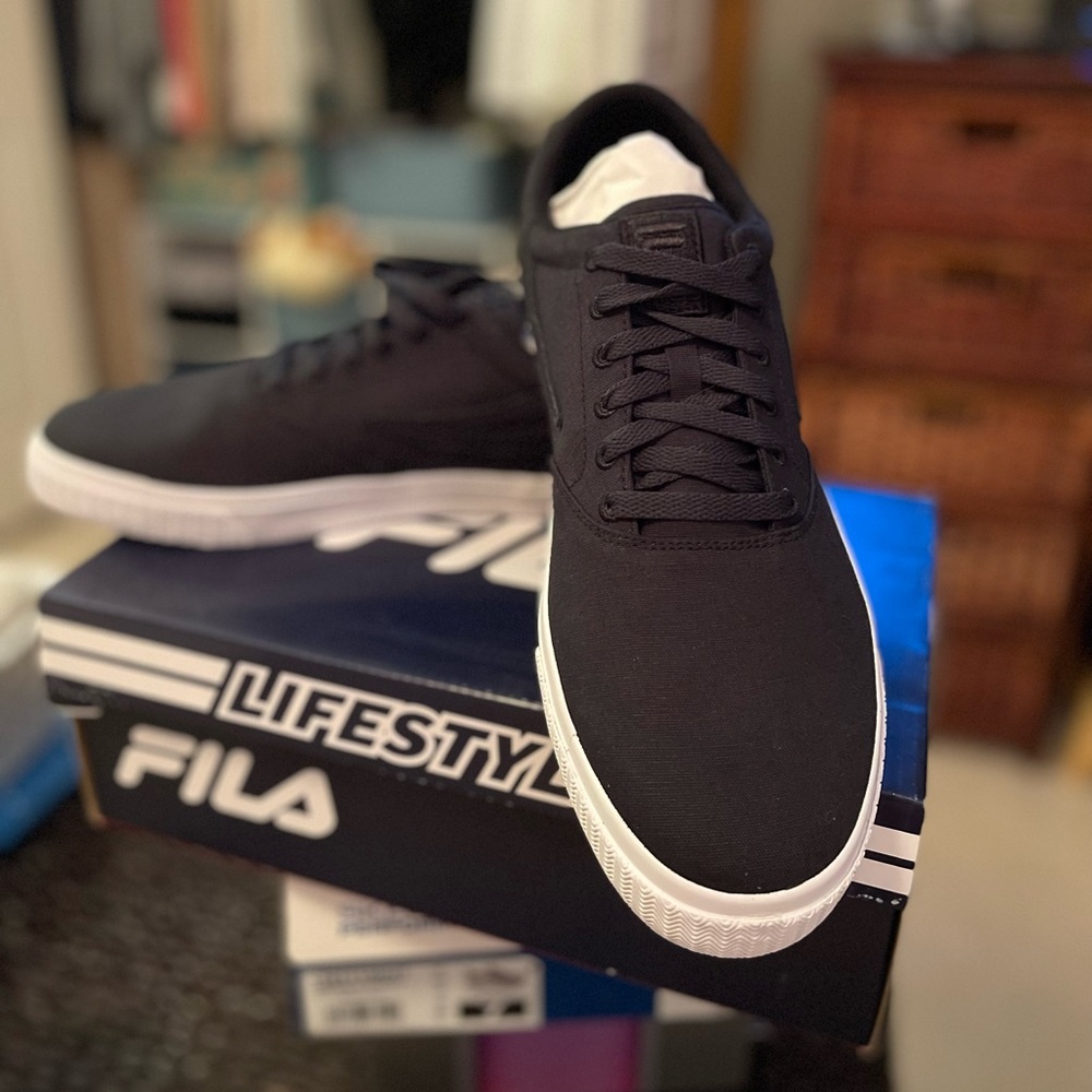 Men’s FILA Lifestyle Morales shoes. Size 11 M. NWT
